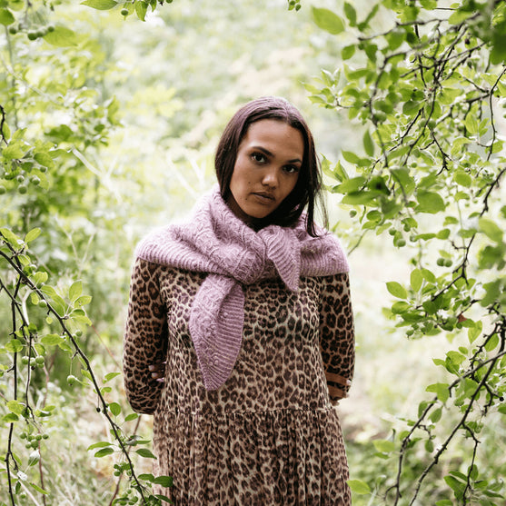 

Muse Shawl - Trekantet sjal med struktur
2