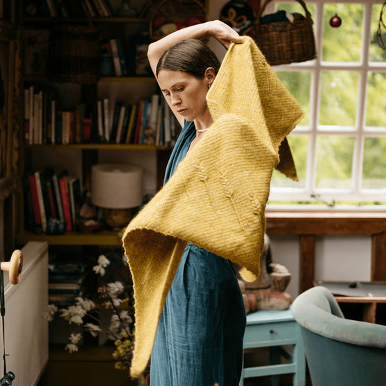 

Heart of Gold - Trekantsjal med strukturmønster
1