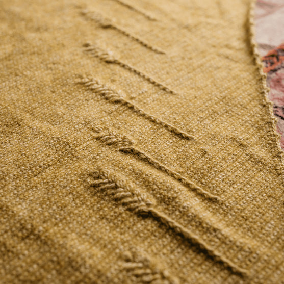 

Heart of Gold - Trekantsjal med strukturmønster
10