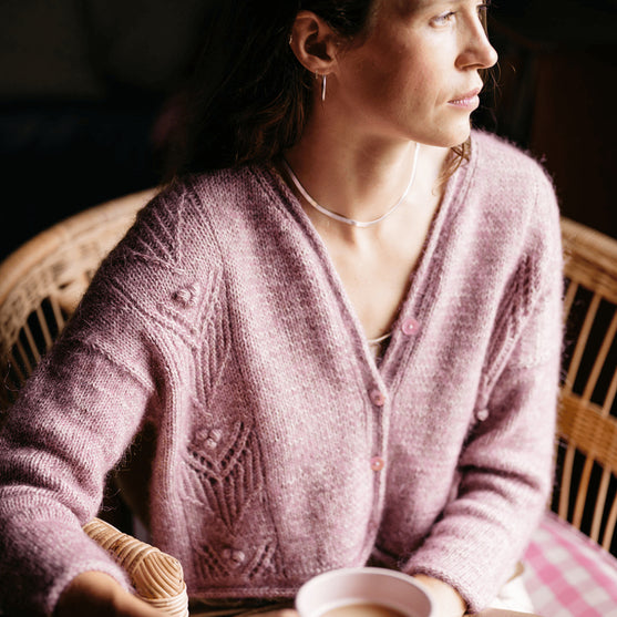 

Antanilla - Cardigan med hulmønster
1