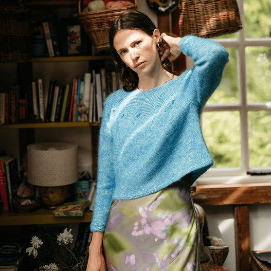 

Adorned Pullover - Sweater med retstrikket bærestykke
7