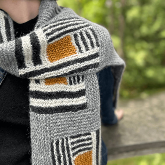 

Off Track - Halstørklæde
3