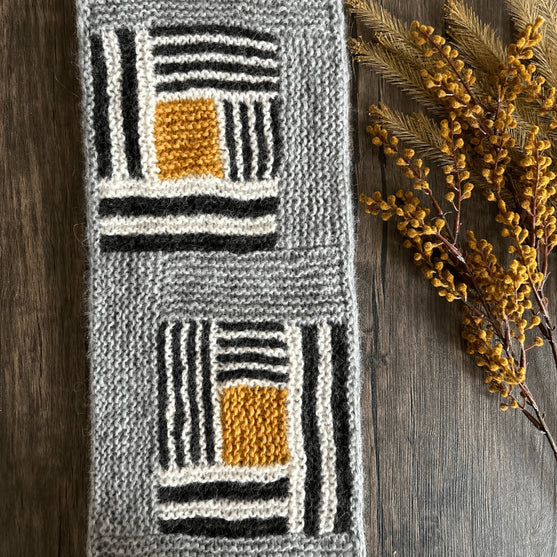 

Off Track - Halstørklæde
4