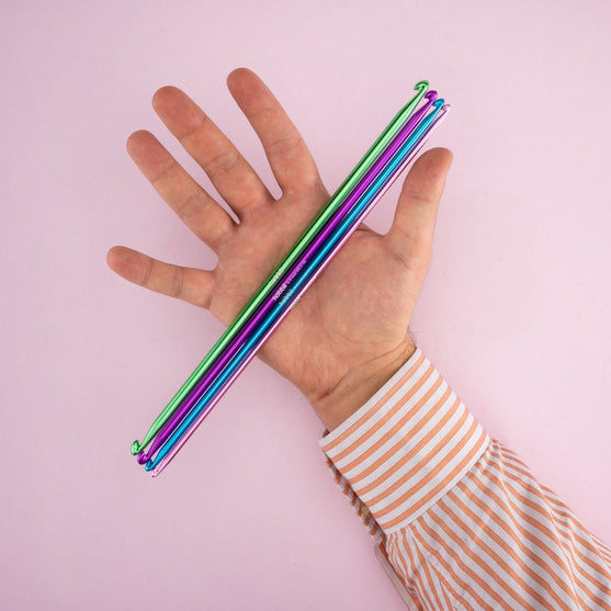 

Alu Dobbelt Tunesisk Hæklenål - 28 cm - Hobbii
6