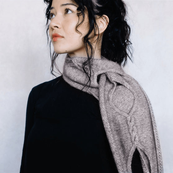 

Isley - Halstørklæde med Hulmønster og Snoninger
1