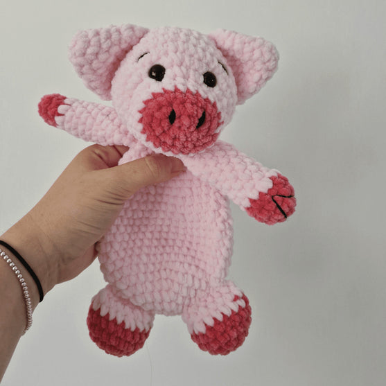 

Pebbles the Piglet - Nusseklud
2