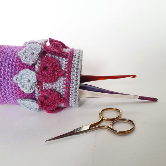 

Spring Petal - Hæklenåleholder
2