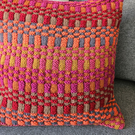 

Farverige Streger - Pude
2