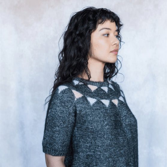 

Acute - Bluse i Flerfarvestrik
3