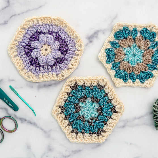 

Aura - Tæppe - #FrostandBloomCAL
1