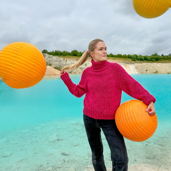 

Bobbie - Rullekravesweater
2