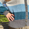 

Brede Striber - Kort Cardigan
6