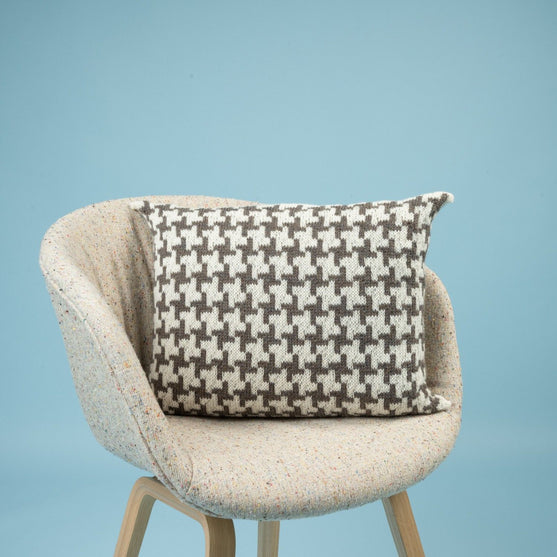 

Letland - Pude med korsmønster
2