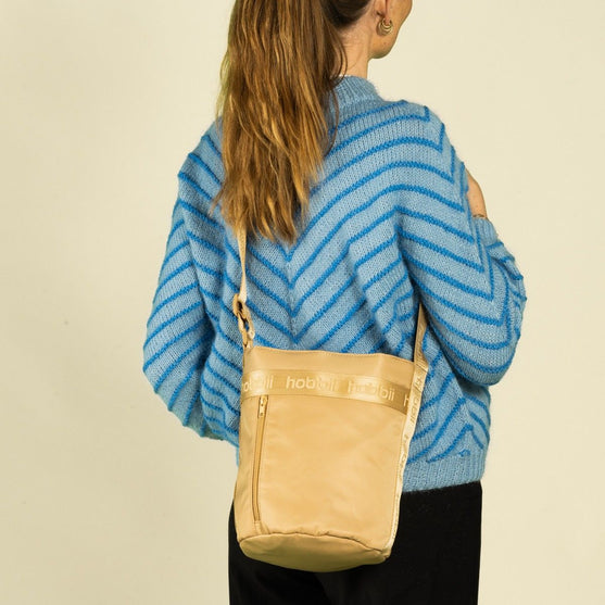 

Cylinder Skuldertaske - Hobbii
4