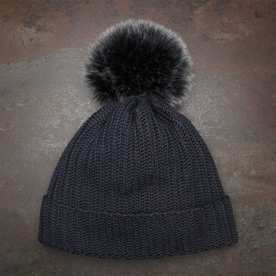 

Pompon m/knap, Mørk Grå - Go Handmade
3