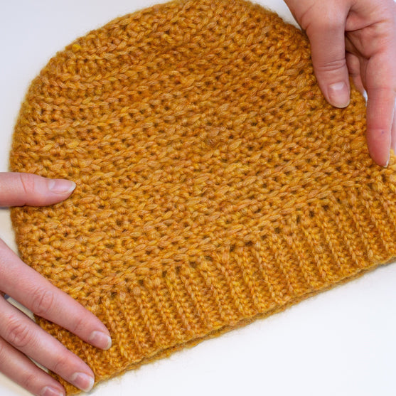 

Beehive - Halstørklæde og beanie
6