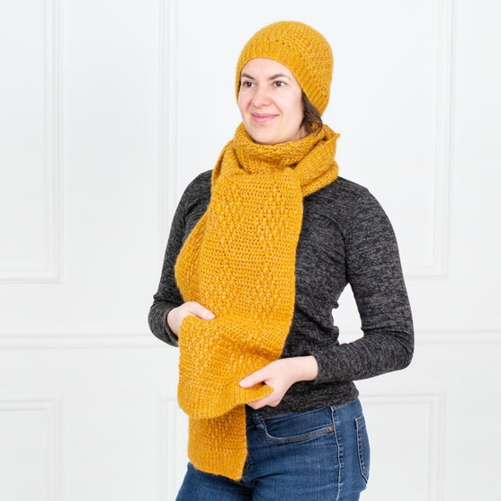 

Beehive - Halstørklæde og beanie
1