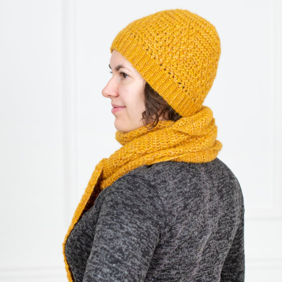 

Beehive - Halstørklæde og beanie
3