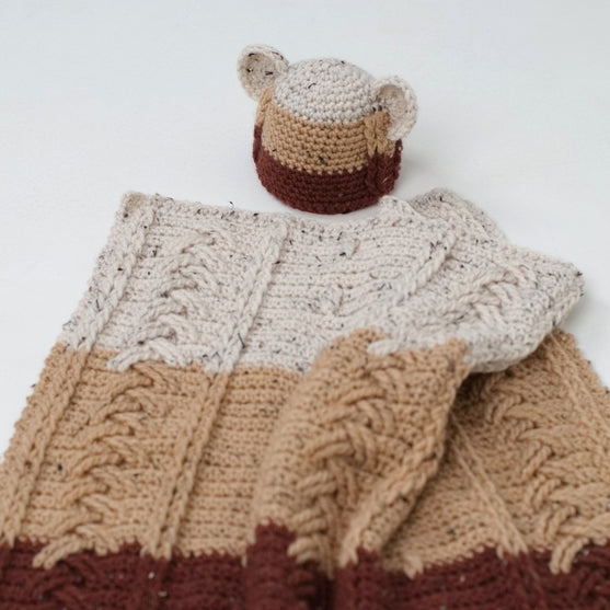 

Happy Bear - Babytæppe og Hue
4