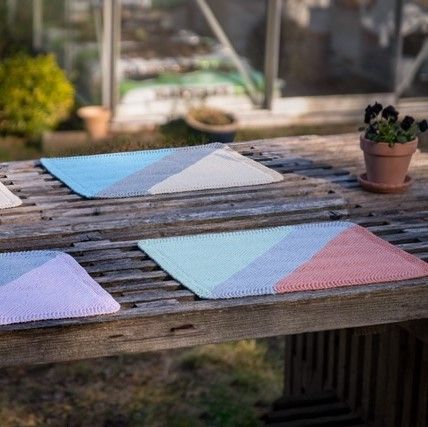 

Bistrup - Dækkeserviet på skrå
3