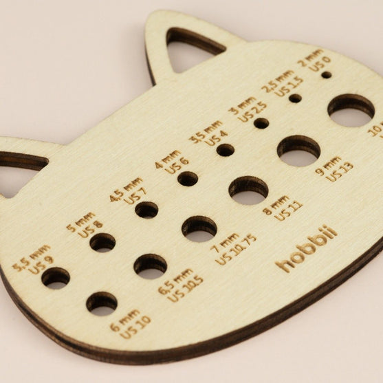 

Strikkepindemåler - Kat - Hobbii
2