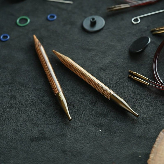 

Ginger - Korte Udskiftelige Rundpinde - Birk - KnitPro
6