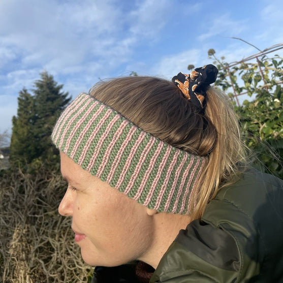 

Easy Coloured Rib Headband - Pandebånd
1