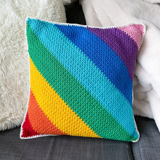 

Woven Rainbow Pude
1
