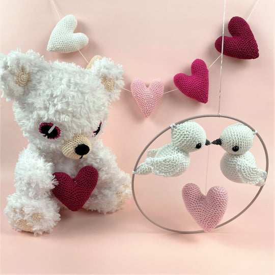 Kærlighedsbjørn, kærlighedsfugle og hjerter