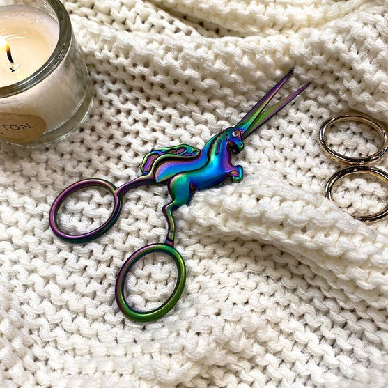 

Saks - Unicorn - Hobbii
4