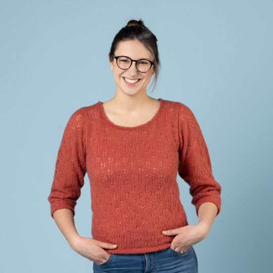 Martha - Bluse med hulmønster