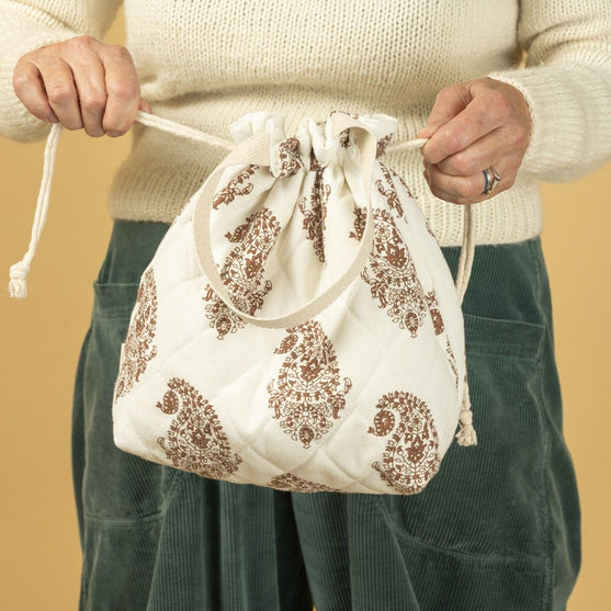 

Quiltet Projekttaske m. Snørelukning - Hobbii
7